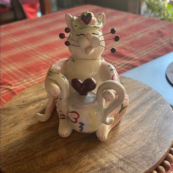 WhimsiClay by Amy Lacombe 2003 Miss Vivian Cat Figurine NWT Valentineβs Day Tea - Picture 1 of 16